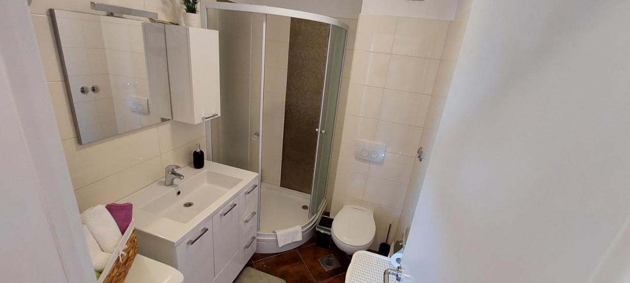 Cozy Apartment With Free Private Parking Split Exterior photo