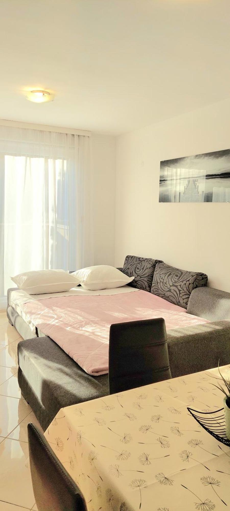 Cozy Apartment With Free Private Parking Split Room photo